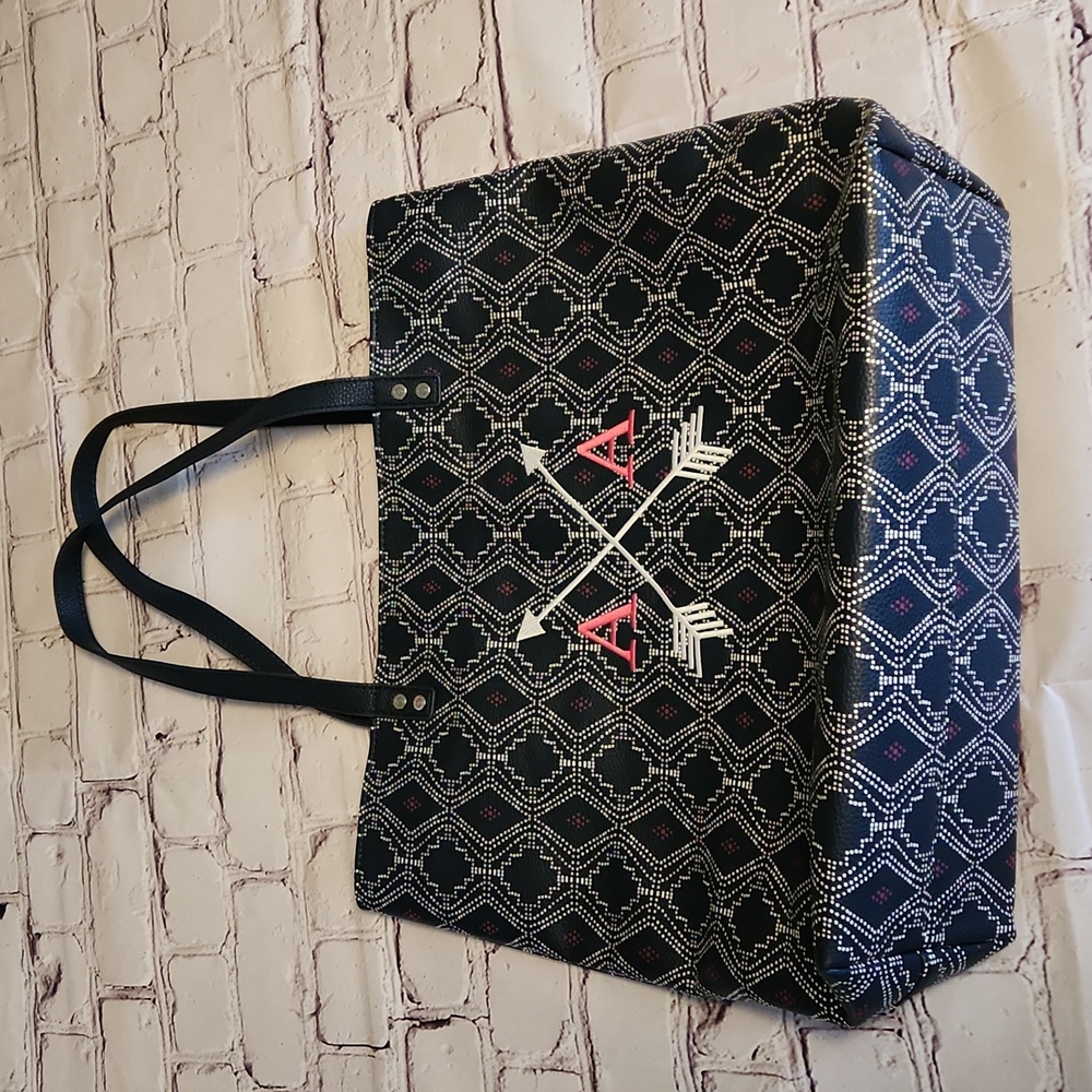 Thirty-one Around Town Tote Navy with AA monogram. Excellent condition.